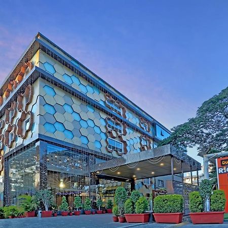 Rio Meridian Hotel Mysore Exteriör bild