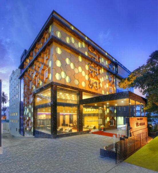 Rio Meridian Hotel Mysore Exteriör bild