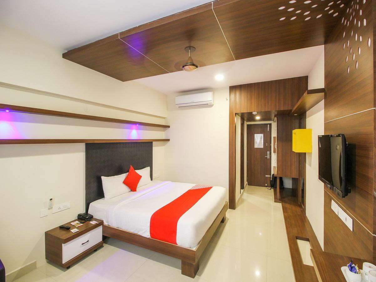 Rio Meridian Hotel Mysore Exteriör bild