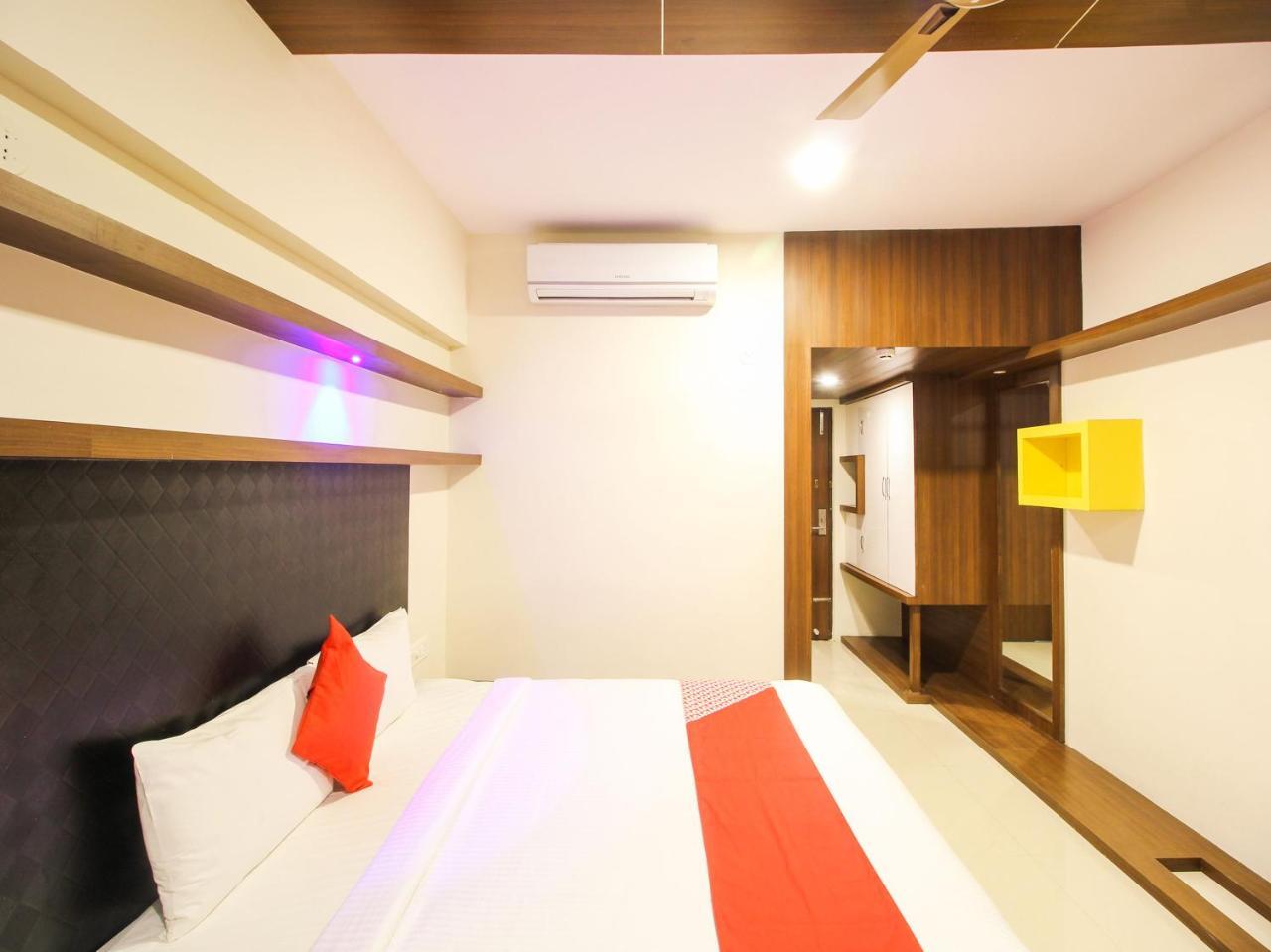 Rio Meridian Hotel Mysore Exteriör bild