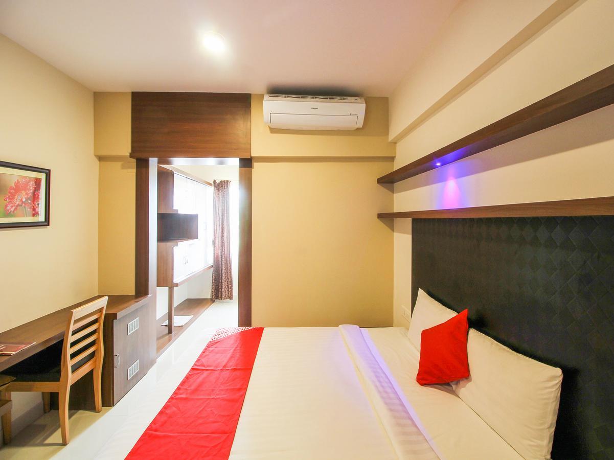 Rio Meridian Hotel Mysore Exteriör bild
