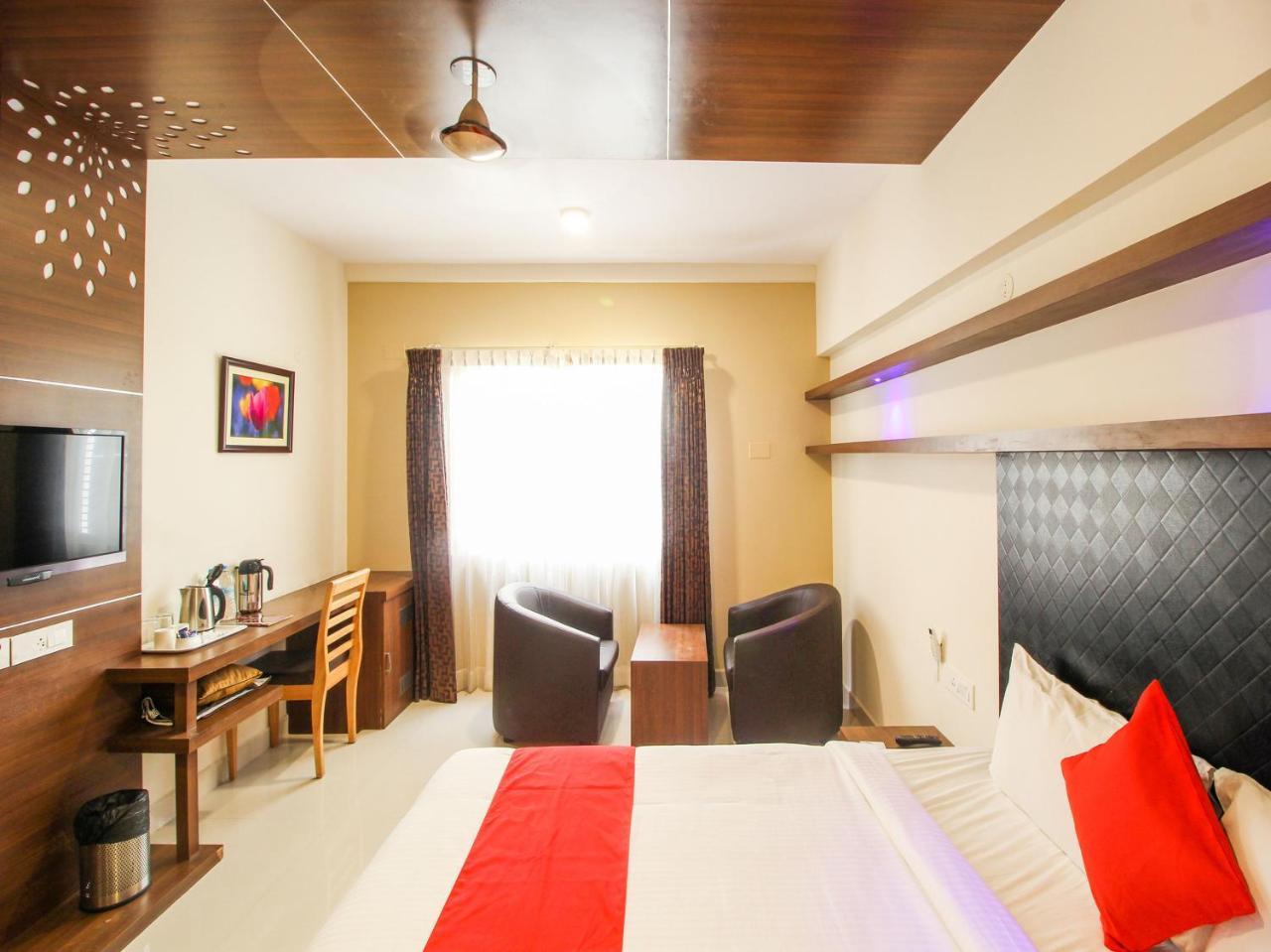 Rio Meridian Hotel Mysore Exteriör bild