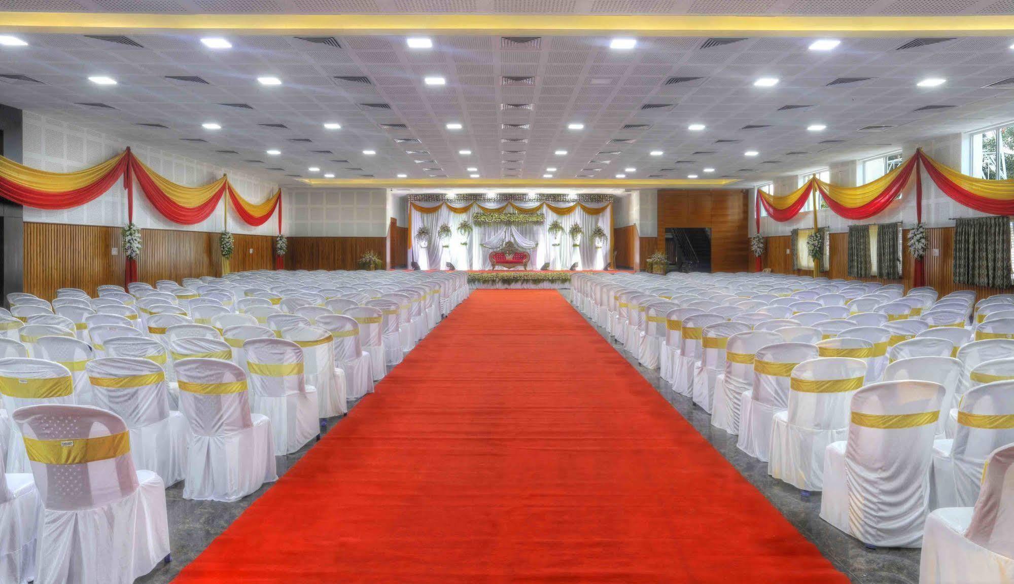 Rio Meridian Hotel Mysore Exteriör bild