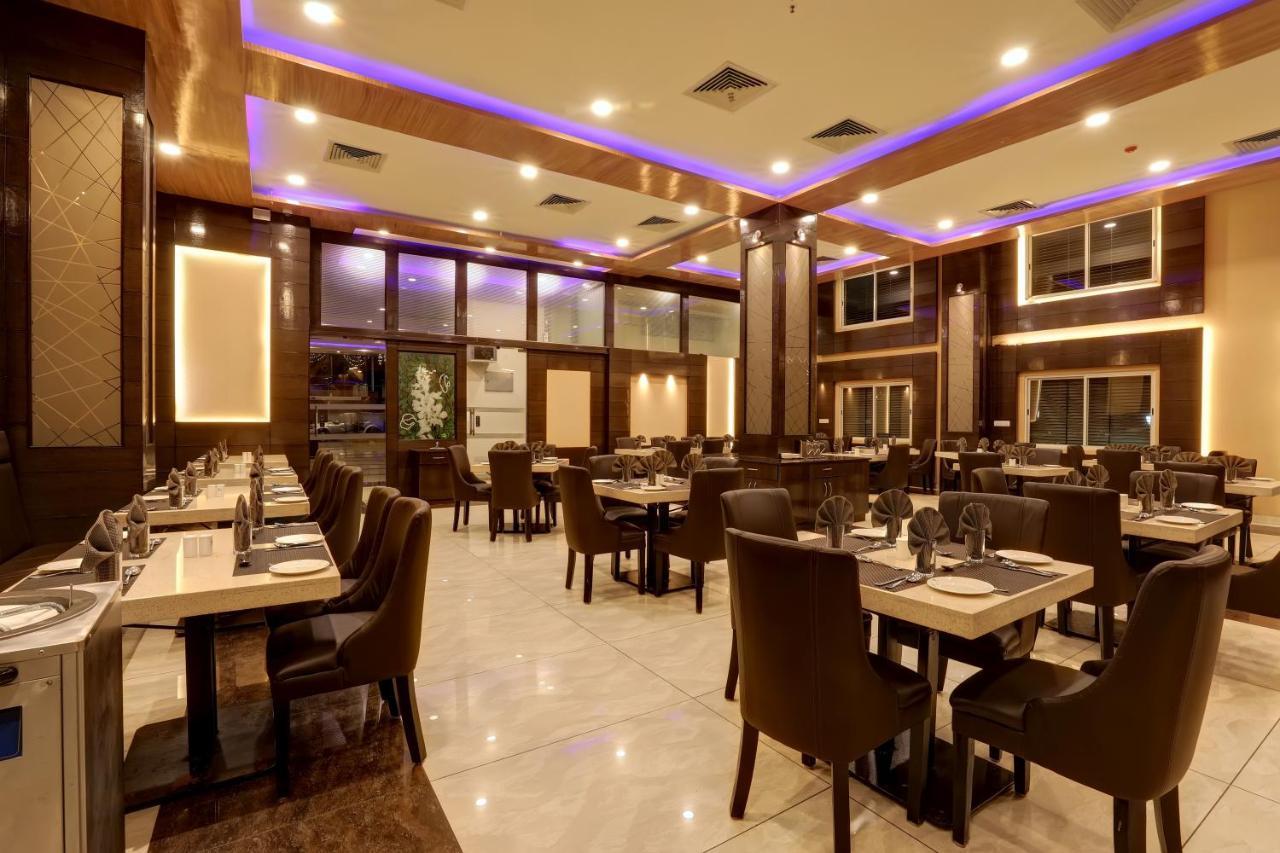 Rio Meridian Hotel Mysore Exteriör bild