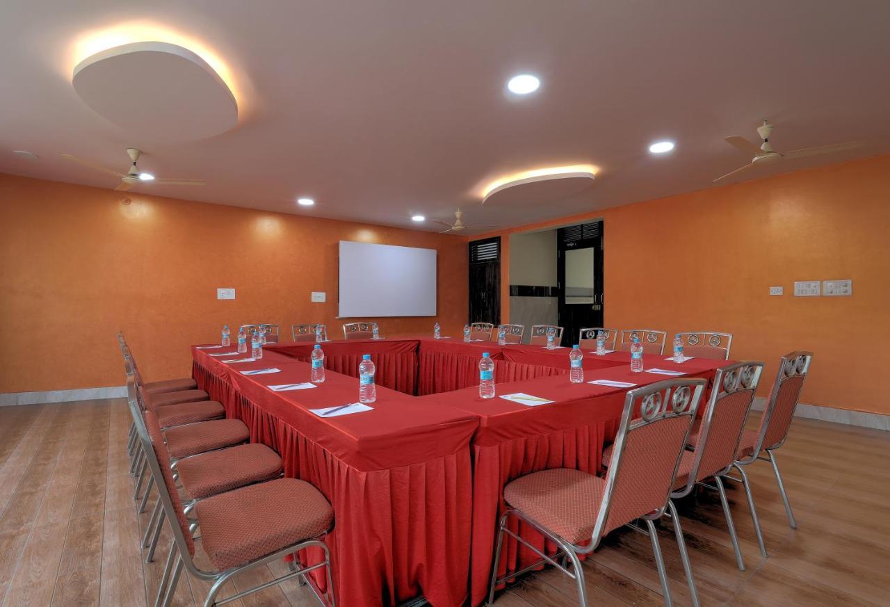 Rio Meridian Hotel Mysore Exteriör bild